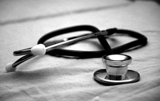Black and white image of a stethoscope.